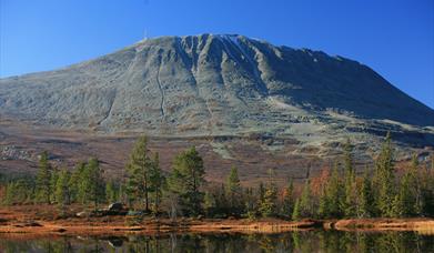 Langefonn ligger rett ved Gaustabanen og stien opp til Gaustatoppen