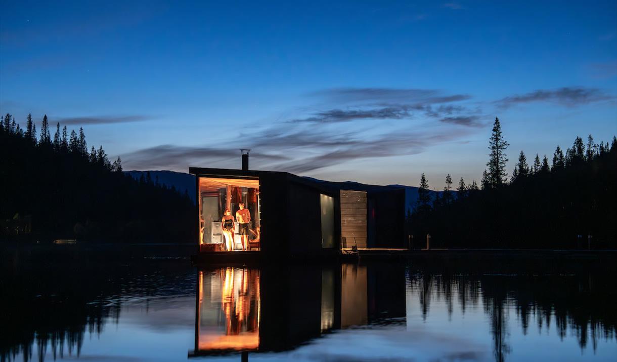 flytende sauna på Gausta om kvelden