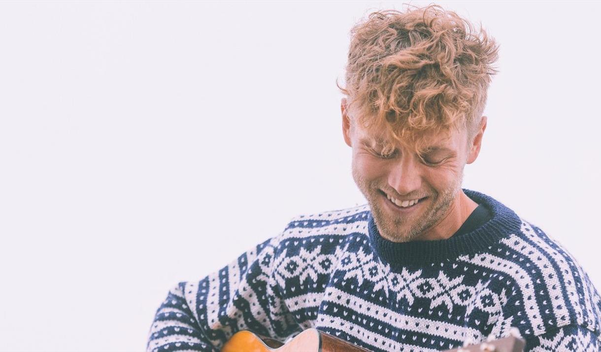 Intimkonsert med Daniel Kvammen på Gaustatoppen turisthytte