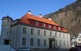 Rjukan Torg ligger midt i hjertet av Rjukan.