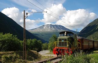 Rjukanbanen med utsikt mot Gaustatoppen
