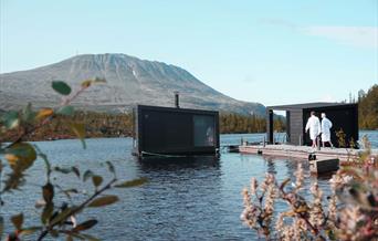 Flytende badstuer på Kvitåvatn