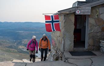 Gaustatoppen Turisthytte er målet for de fleste som går til Gaustatoppen
