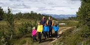 Familie på tur i Oldemorstien