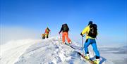 Det er ikke nødvendig å reise til Alpene for å stå på ski når vi har Gaustatoppen.