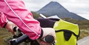 Flott utsikt til Gaustatoppen flere steder langs sykkelturen.