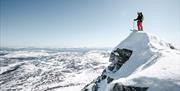 skikjører på toppen av Gaustatoppen