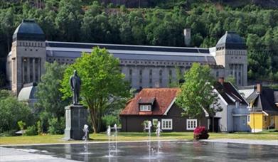 Leif Ek forteller: «Byen Rjukan og Såheim – en rallar ser seg tilbake»