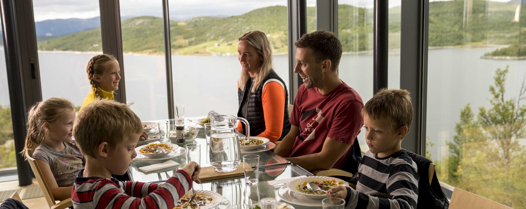 Kafe med utsikt på Hardangervidda Nasjonalparksenter