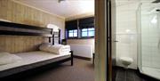 leiligheter og rom med sengeplass til totalt 18 stk.