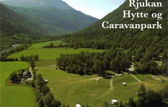 Rjukan hytte og Caravanpark ligger ca 5 km øst for Rjukan sentrum