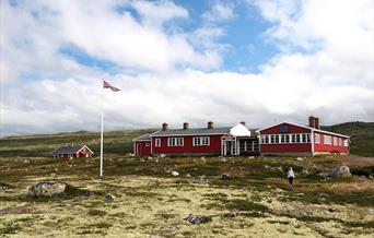 Mårbu Turisthytte finner du på Hardangervidda. Båt går fra Synken.