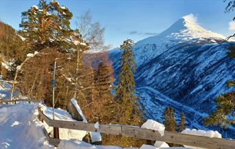Utsikt fra Krosso Fjellstue mot Gaustatoppen om vinteren